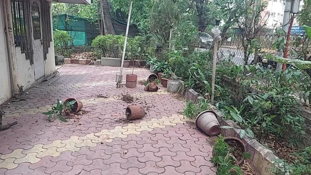 Dinanath Mangeshkar Hospital case BJP mahila aghadi vandalizes Dr. Sushrut Ghaisas father hospital