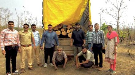 Forest Department arrested two badlapur area Smuggling of Khair tree