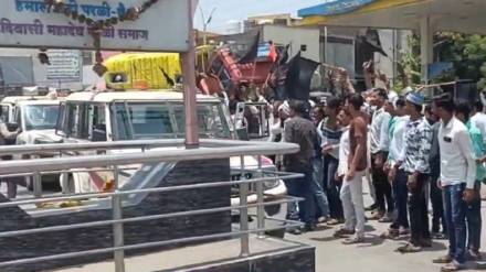 Black flags shown BJP leader Kirit Somaiya
