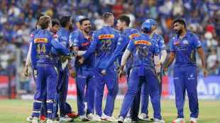 Mumbai Indians vs Sunrisers Hyderabad Live Match Score Updates in Marathi