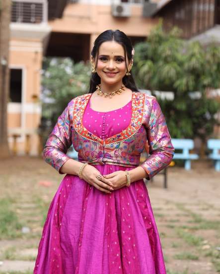 Madhura Joshi Pink Paithani Dress