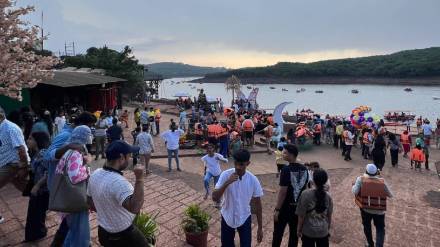 Mahabaleshwar overwhelmed tourist tourism crowd consecutive holidays