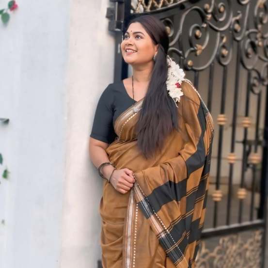 Namrata Sambherao Brown Cotton Saree Look