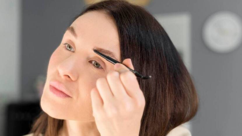 What is the golden rule for eyebrows