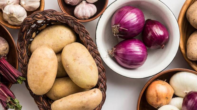 Do not put onions and potatoes in one place