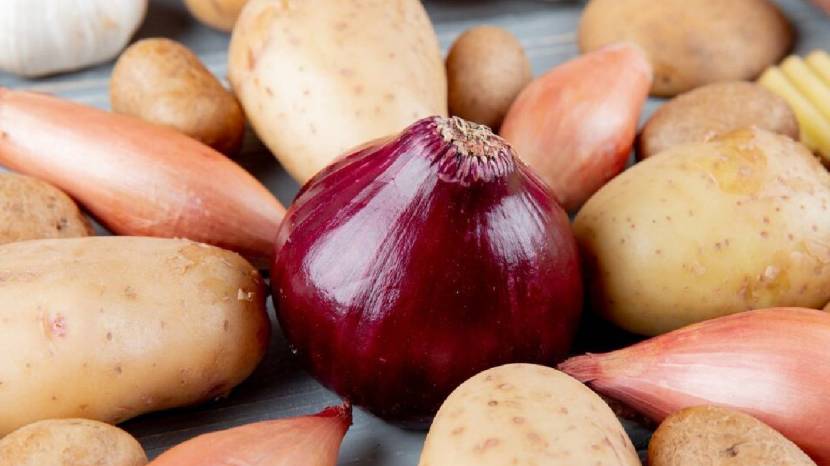 Do not put onions and potatoes in one place