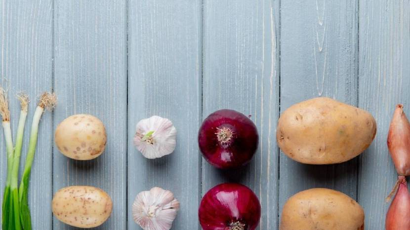 Do not put onions and potatoes in one place