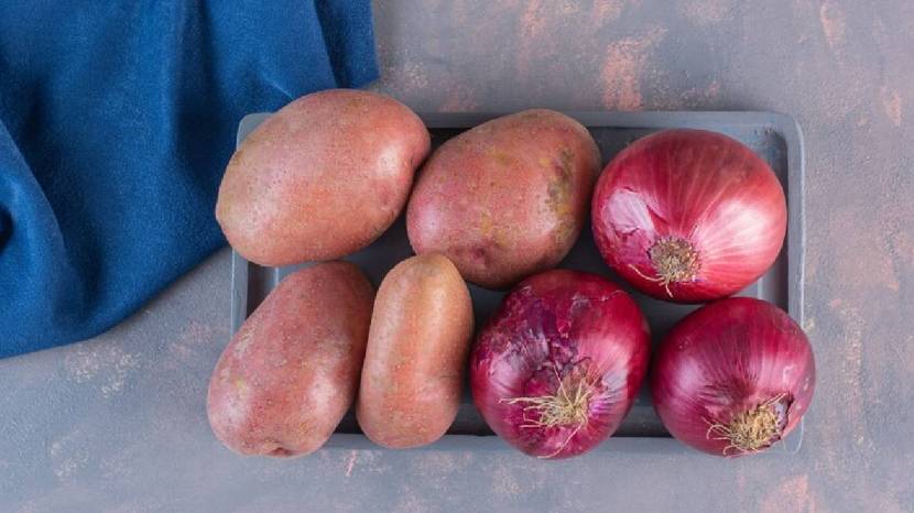 Do not put onions and potatoes in one place