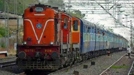 traveling , train , summer, loksatta news,