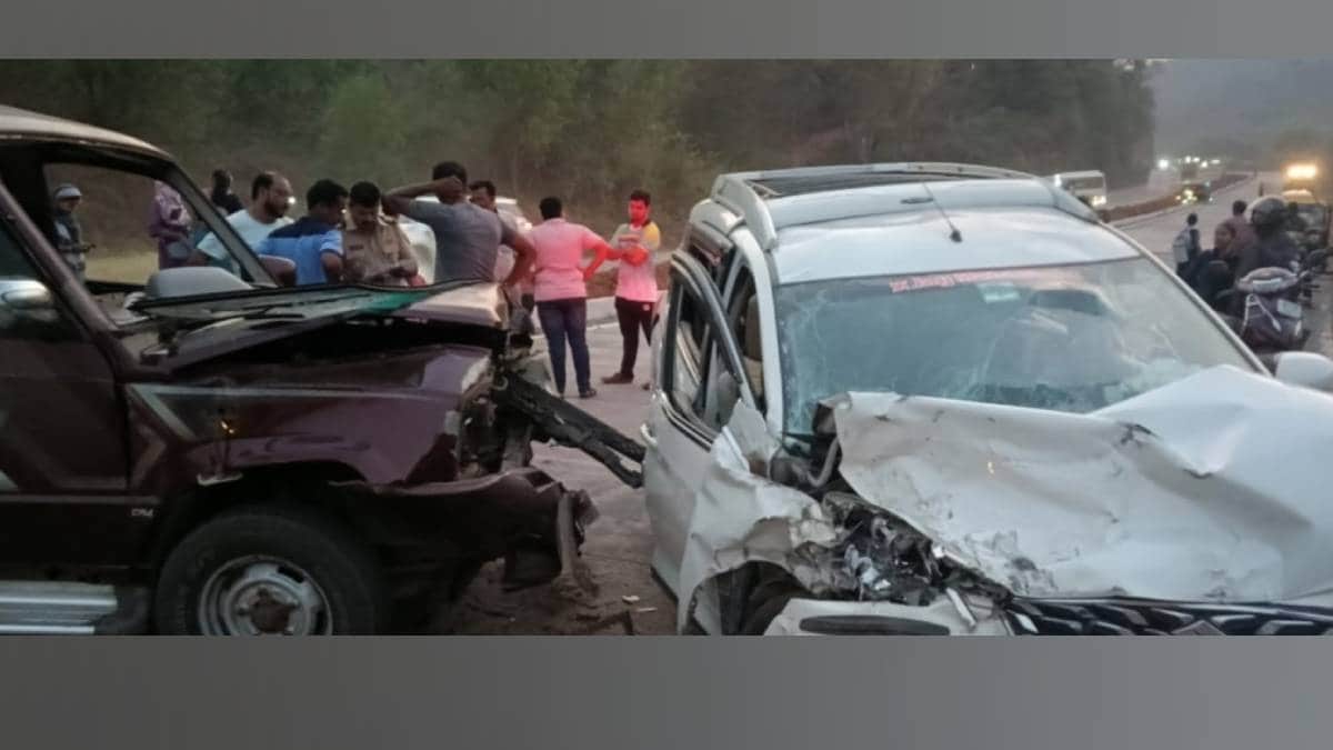 eleven people injured in collision between tata sumo and ertiga on mumbai goa highway