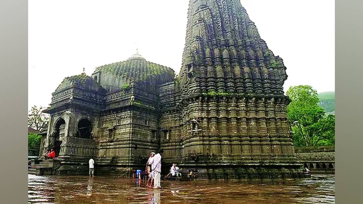 three darshan passes worth rs 600 sold for rs 1400 fraud with devotees in trimbakeshwar