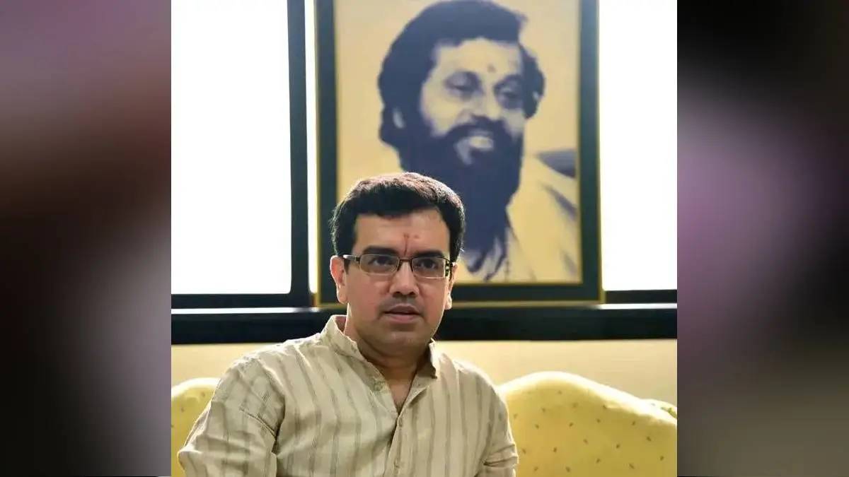 Kedar dighe reacts on social media to talk of thackeray brothers reuniting in politics