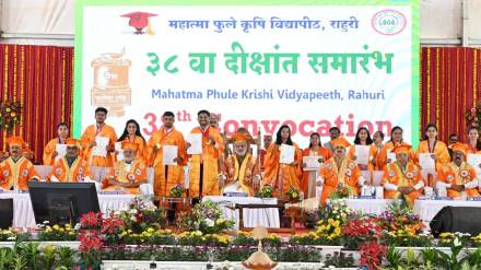 governor urges development of climate resilient crop varieties at mahatma Phule agricultural university graduation