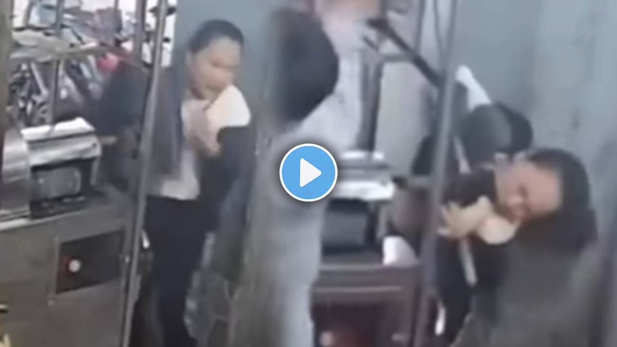 Women Jacket got stuck in sugarcane juice machine