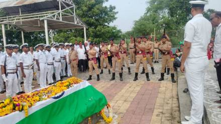 Navy radar plotter madan Jadhav from Koregaon died on duty at Uran base