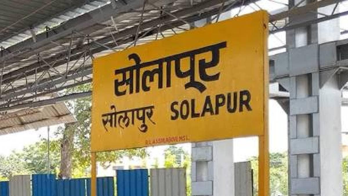 street protest is underway in Solapur to protest the terrorist attack on tourists in Pahalgam Jammu and Kashmir