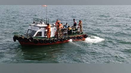 16 people went to Purnagad sea drowned along with their boat everyone was saved with the help of locals