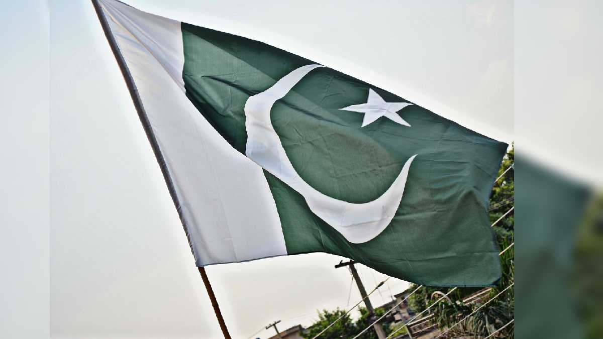 Pakistan suspends trade with India