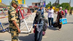 Civilians crossing Attari-Wagah border during repatriation between India and Pakistan