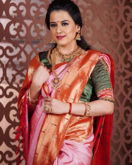Prajakta Gaikwad Pink Muniya Paithani Saree