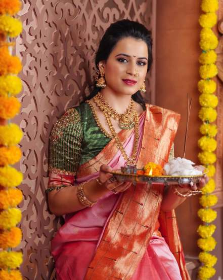 Prajakta Gaikwad Pink Muniya Paithani Saree