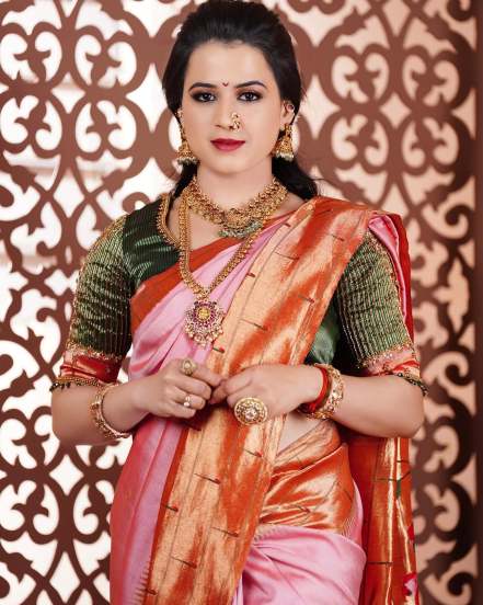 Prajakta Gaikwad Pink Muniya Paithani Saree