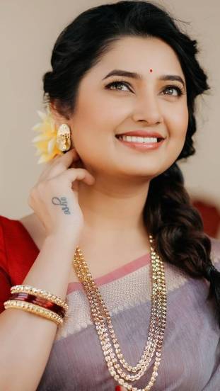 Prajakta mali new glamours look