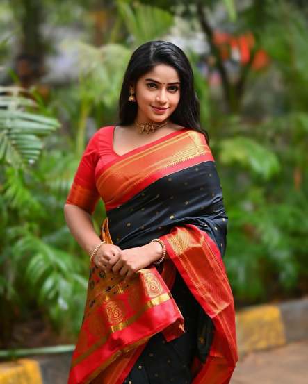 Prapti Redkar Purple Narayanpeth Saree
