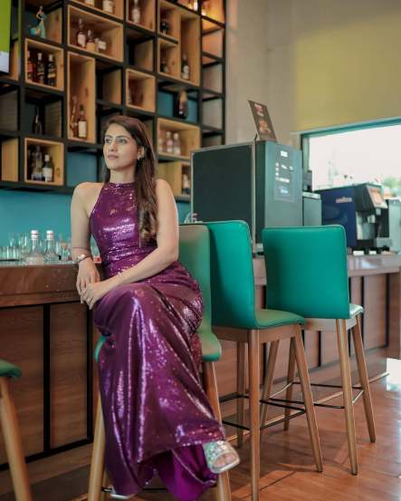 Marathi actress Manasi Kulkarni in blue colour saree