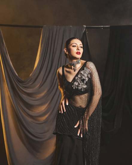 Hansika motwani in black saree hot looks