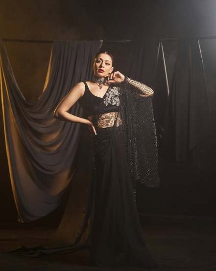 Hansika motwani in black saree hot looks