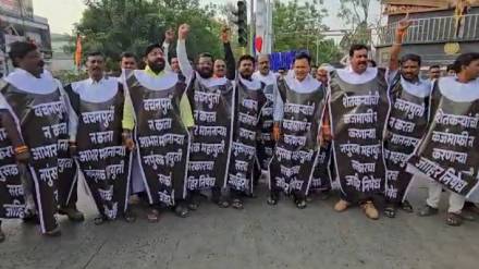 Shiv Sena Thackeray group protest against Eknath Shinde Yavatmal