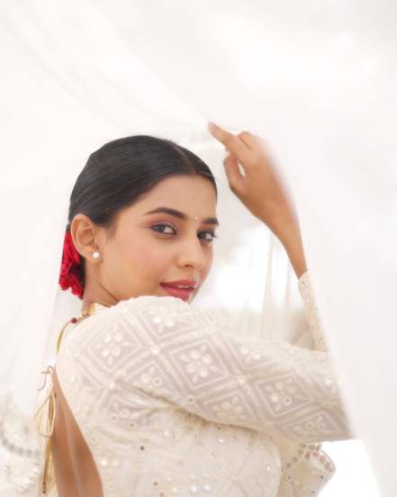 Shivani Mundhekar Beach Photoshoot