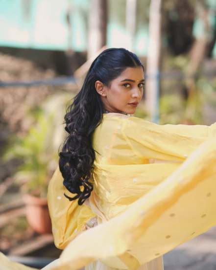 Shivani Mundhekar Yellow Co-Ord Set Look