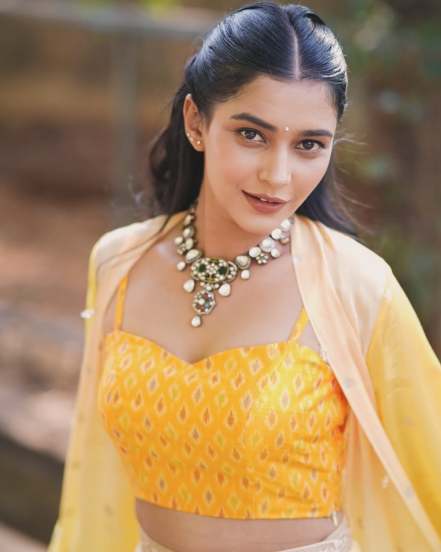 Shivani Mundhekar Yellow Co-Ord Set Look