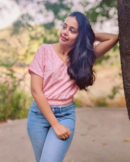 Shivani Rangole Kulkarni White Crop Top Look
