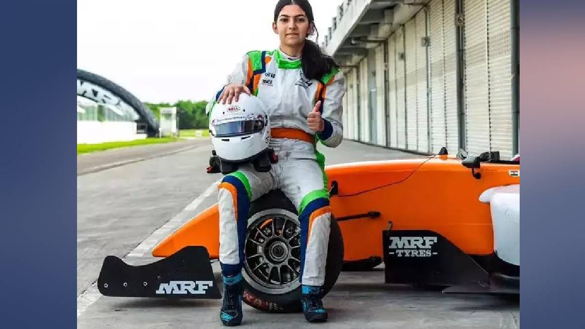 Loksatta Chatura Shriya Lohia India first female Formula 4 racer