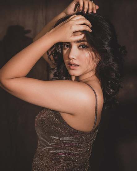 Dnyanda Ramtirthkar's Glamorous Look Steals the Show at 'Ata Houde Dhingana 3' Finale, Viral Photos Inside