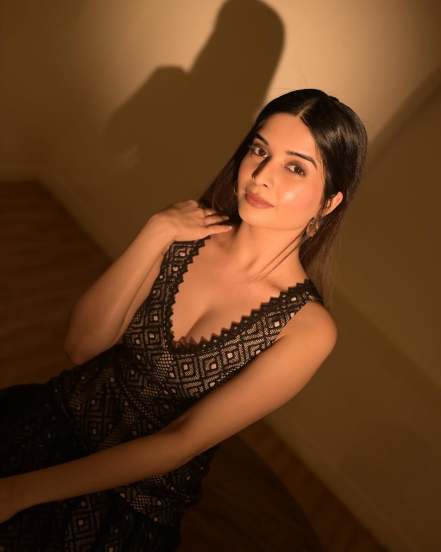 Bhavika Sharma’s Elegant Look in White Saree Goes Viral ‘Maddam Sir’ Fame Actress Stuns Fans