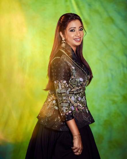 Shreya Ghoshal shares stunning photos in a pink lehenga to wish fans Shubho Nobo Borsho