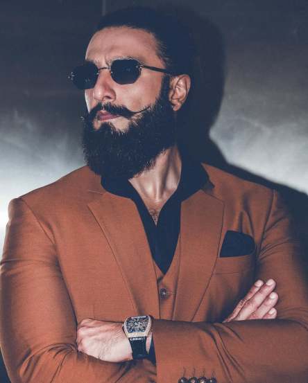 Ranveer Singh’s Dashing Look in Brown Suit and Beard Goes Viral Fans Love His Stylish Poses