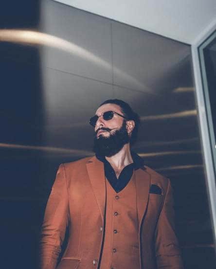 Ranveer Singh’s Dashing Look in Brown Suit and Beard Goes Viral Fans Love His Stylish Poses