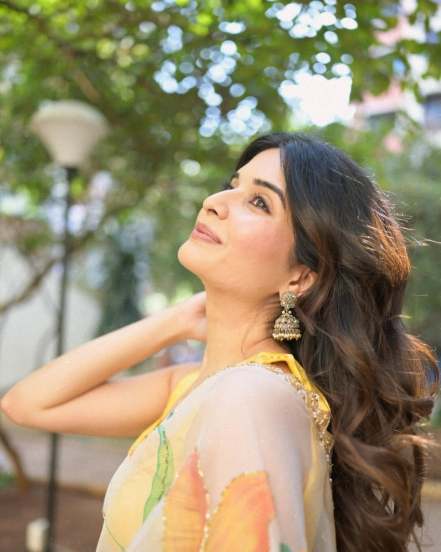Bhavika Sharma’s Elegant Look in White Saree Goes Viral ‘Maddam Sir’ Fame Actress Stuns Fans