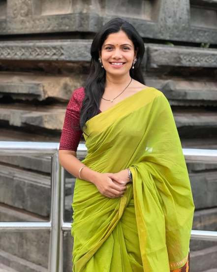 Suruchi Adarkar shares pictures in Green saree while having darshan to Kolhapur Ambabai Temple photo viral pyd-04