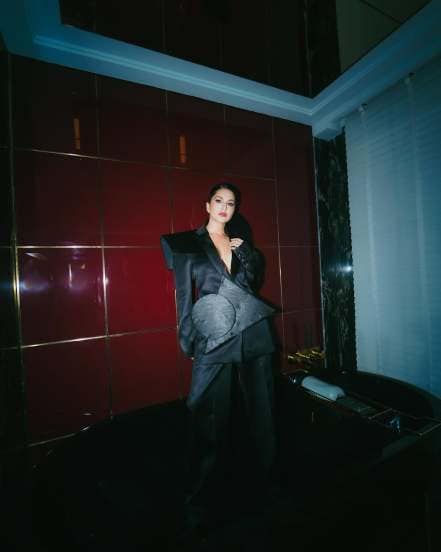 Sunny Leone Turns Heads in a Stunning Black Suit – Bold and Glamorous Look from Her Latest Photoshoot Goes Viral on Instagram