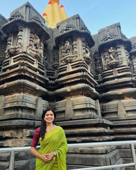 Suruchi Adarkar shares pictures in Green saree while having darshan to Kolhapur Ambabai Temple photo viral pyd-04