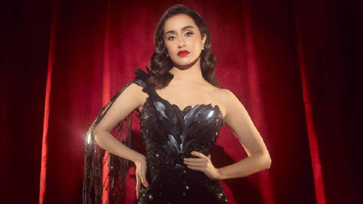 Stree 2 director Amar Kaushik apologized to Shraddha Kapoor and her fans for his statement that she smiles like chudail