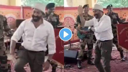 Bollywood actor Sunny Deol Dance with BSF Jawans on Main Nikla Gaddi Leke song