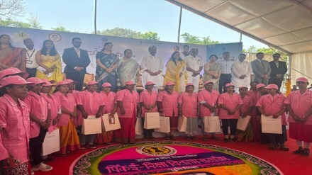 Pink e-rickshaw, Ajit Pawar, pune, loksatta news,