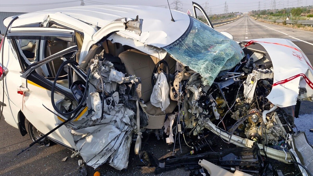 Car hits bridge, Samruddhi Highway, Car,